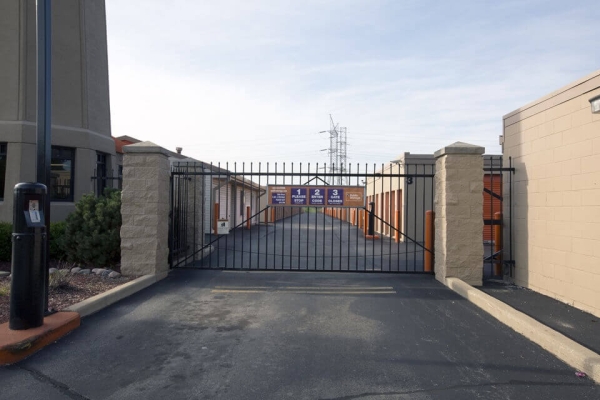 Facility photo: //images.sparefoot.com/medium/2150996894a820e61f5.jpg