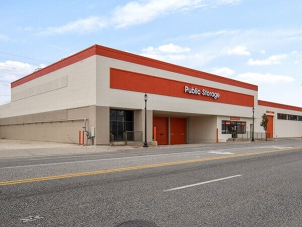 Facility photo: //images.sparefoot.com/medium/215101688cbe06ede96.jpg