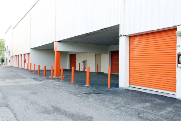 Facility photo: //images.sparefoot.com/medium/215103687e3c97d970e.jpg