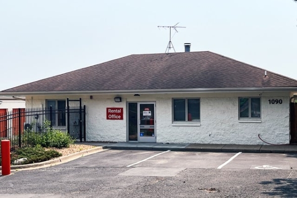 Facility photo: //images.sparefoot.com/medium/2151046946aef4bc325.jpg