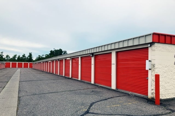 Facility photo: //images.sparefoot.com/medium/215106688cbd5f6ae88.jpg