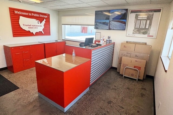 Facility photo: //images.sparefoot.com/medium/215106696f901db4413.jpg