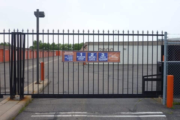 Facility photo: //images.sparefoot.com/medium/21510669f74a34748a5.jpg
