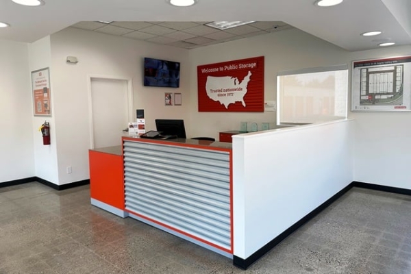 Facility photo: //images.sparefoot.com/medium/215107687655e85775a.jpg