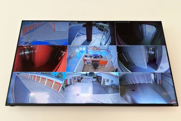 Facility photo: //images.sparefoot.com/medium/215107690caccdb760c.jpg