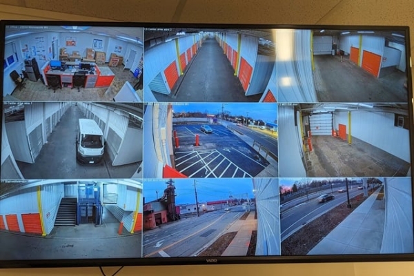 Facility photo: //images.sparefoot.com/medium/2151096957d2cd3e649.jpg