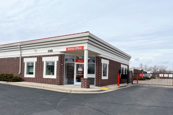 Facility photo: //images.sparefoot.com/medium/215111688e0f2e201fe.jpg