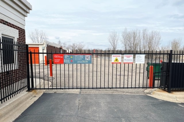 Facility photo: //images.sparefoot.com/medium/21511169568340cefc1.jpg