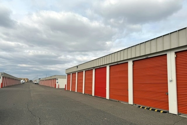 Facility photo: //images.sparefoot.com/medium/215116688f615111ec6.jpg