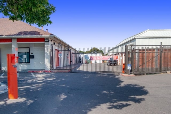 Storage Units at Public Storage - Denver - 2170 S Federal Blvd - 2190 S Federal Blvd