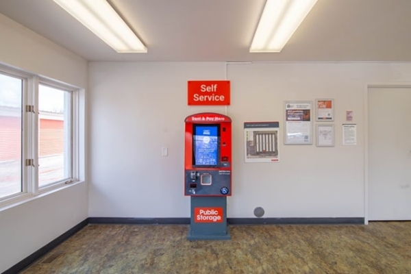 Facility photo: //images.sparefoot.com/medium/2151196907699a8c0bf.jpg