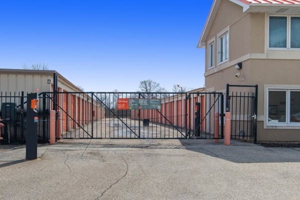 Facility photo: //images.sparefoot.com/medium/2151196907699b2e2f5.jpg