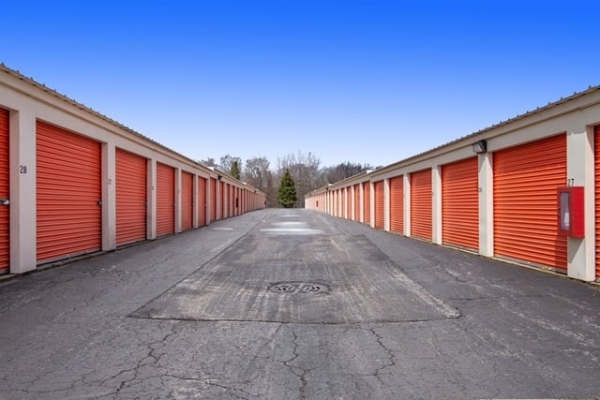 Storage Units at Public Storage - Palatine - 143 E Lake Cook Road - 143 E Lake Cook Road