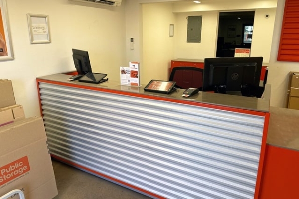 Facility photo: //images.sparefoot.com/medium/215120692073b519cdf.jpg