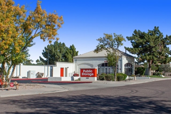 Facility photo: //images.sparefoot.com/medium/215121690cae15222e2.jpg