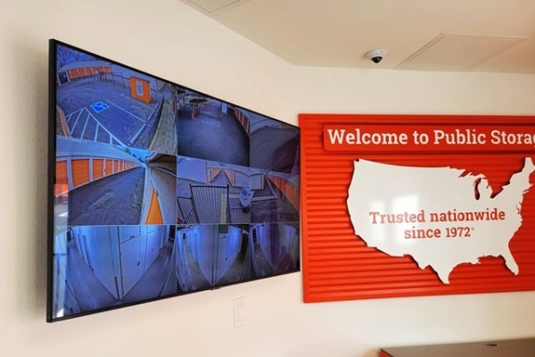 Facility photo: //images.sparefoot.com/medium/215122687f91d02e27c.jpg