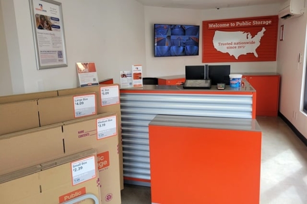 Facility photo: //images.sparefoot.com/medium/215122691f233c253af.jpg