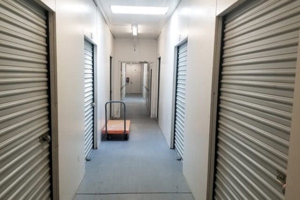 Facility photo: //images.sparefoot.com/medium/2151226957d3921d7d0.jpg