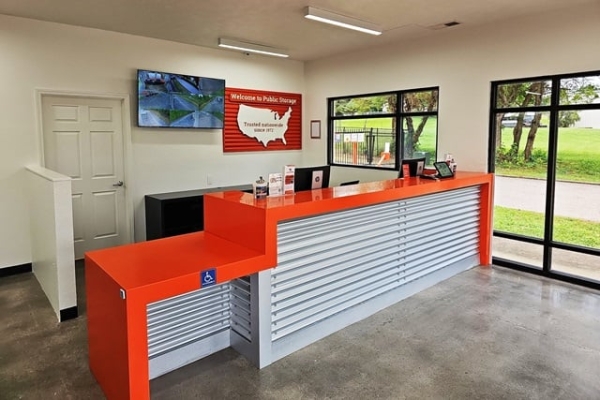 Facility photo: //images.sparefoot.com/medium/215125688cbe371bb33.jpg