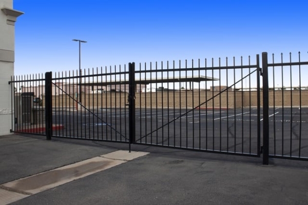 Facility photo: //images.sparefoot.com/medium/21513169f89ce62b303.jpg
