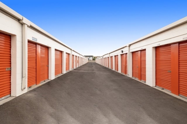 Facility photo: //images.sparefoot.com/medium/2151346883840bab18a.jpg