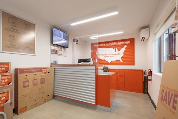 Facility photo: //images.sparefoot.com/medium/2151346883840c9787f.jpg