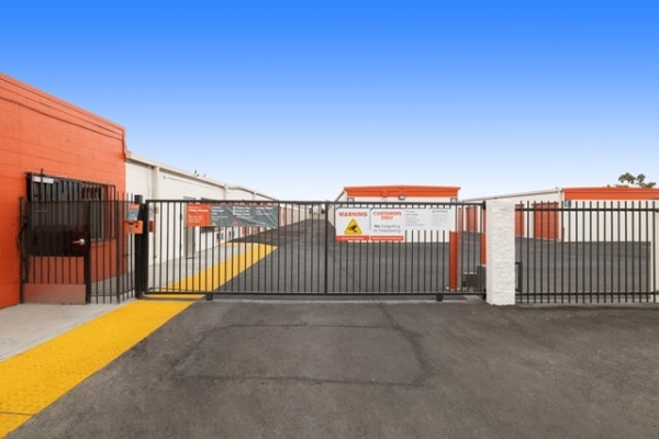 Facility photo: //images.sparefoot.com/medium/2151346974d5702a2db.jpg