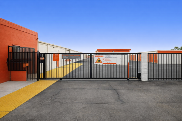 Facility photo: //images.sparefoot.com/medium/21513469f89d6dae662.jpg