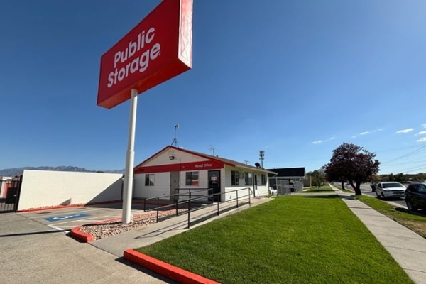 Facility photo: //images.sparefoot.com/medium/2151376878f770a4a95.jpg