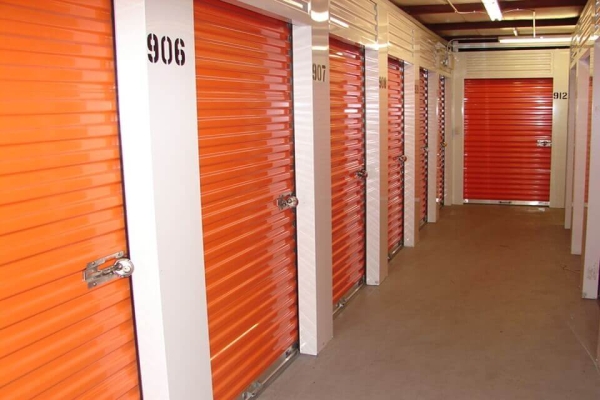 Facility photo: //images.sparefoot.com/medium/215142688e100f72150.jpg