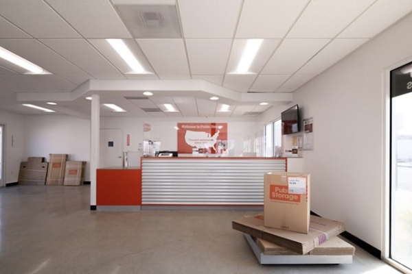 Facility photo: //images.sparefoot.com/medium/2151456877a68b5e6b7.jpg