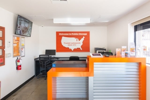 Facility photo: //images.sparefoot.com/medium/215154688e102b393b5.jpg