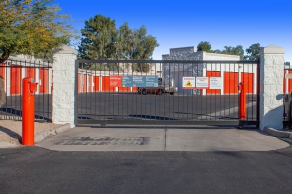 Storage Units at Public Storage - Phoenix - 1954 W Union Hills Drive - 1954 W Union Hills Drive
