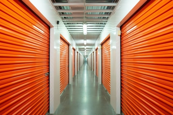 Facility photo: //images.sparefoot.com/medium/2151576890b30b4b06e.jpg