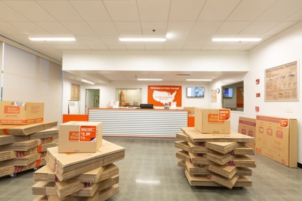 Facility photo: //images.sparefoot.com/medium/2151576890b30c620cb.jpg
