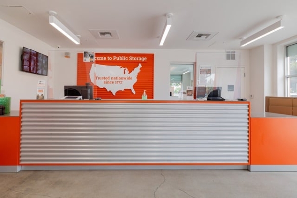 Facility photo: //images.sparefoot.com/medium/2151586920742d306c3.jpg