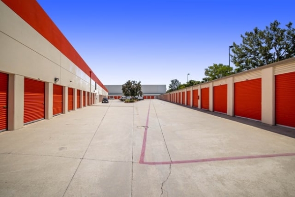 Facility photo: //images.sparefoot.com/medium/2151606884d5512b5cb.jpg