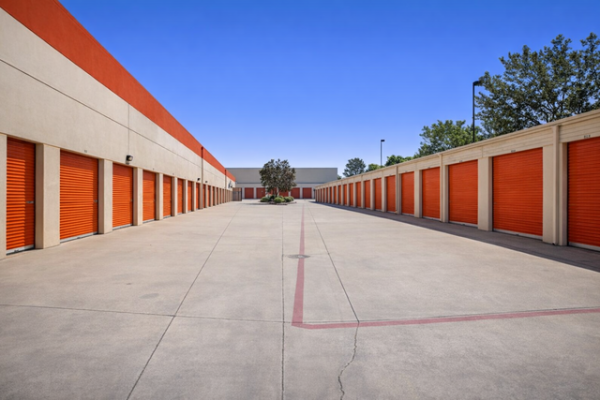 Facility photo: //images.sparefoot.com/medium/215160698f332ea742a.jpg