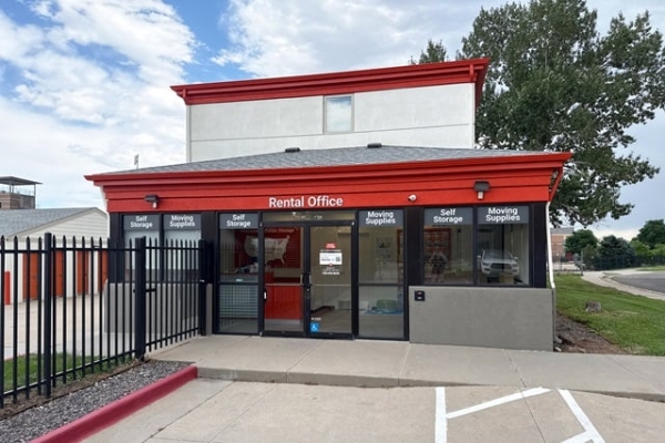 Facility photo: //images.sparefoot.com/medium/21516769f9f3c7919d7.jpg