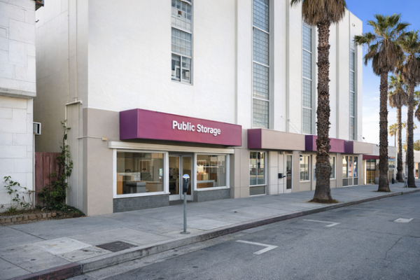 Facility photo: //images.sparefoot.com/medium/2151706a07208bc85fc.jpg
