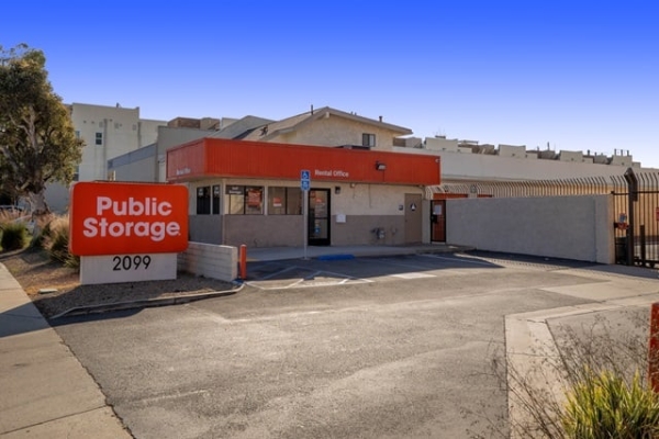 Facility photo: //images.sparefoot.com/medium/215171688384143bfd6.jpg