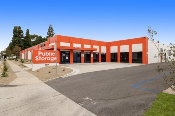 Facility photo: //images.sparefoot.com/medium/2151736878f7df7d6bb.jpg
