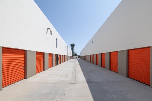 Facility photo: //images.sparefoot.com/medium/2151756813747f6899a.jpg