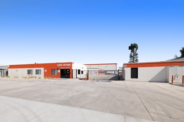 Facility photo: //images.sparefoot.com/medium/215175688f625fed79a.jpg