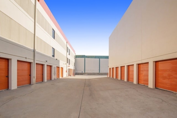 Facility photo: //images.sparefoot.com/medium/2151766877a641b7fc0.jpg