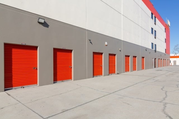 Facility photo: //images.sparefoot.com/medium/2151826884d56811f30.jpg