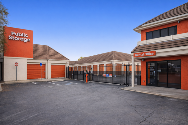 Facility photo: //images.sparefoot.com/medium/215183699083f564273.jpg