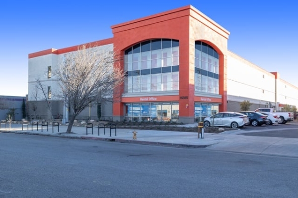 Facility photo: //images.sparefoot.com/medium/2151846890b4313a018.jpg