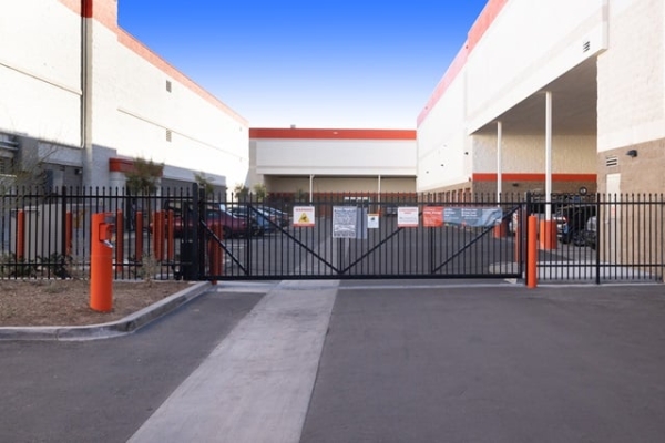 Facility photo: //images.sparefoot.com/medium/2151846890b43517bf4.jpg