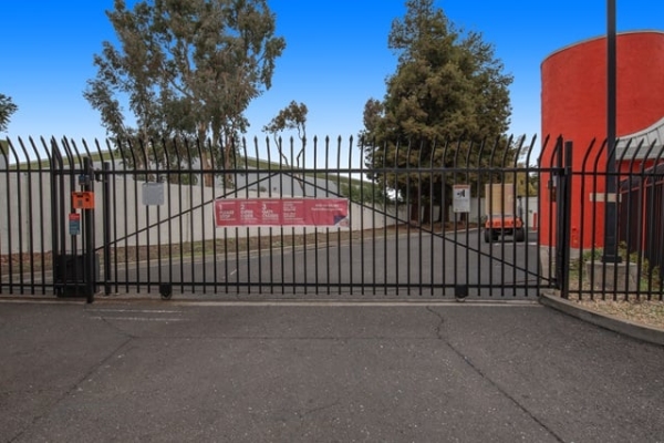 Facility photo: //images.sparefoot.com/medium/21519268e7b7525ca89.jpg